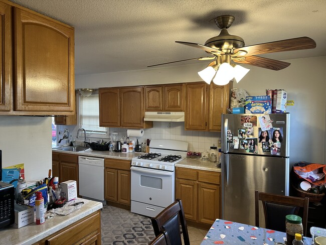 Building Photo - 63 Elm St