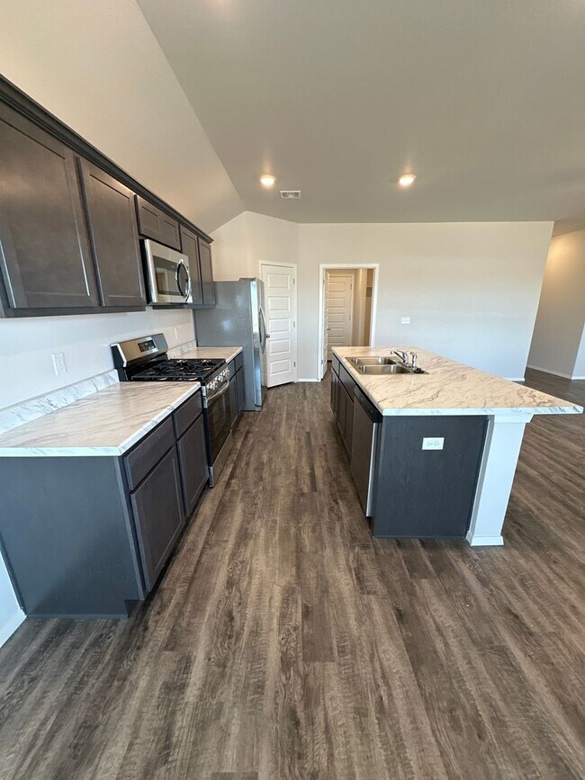 Foto del edificio - Available Now! Spacious Four Bedroom | Two Bath Home in Park Place