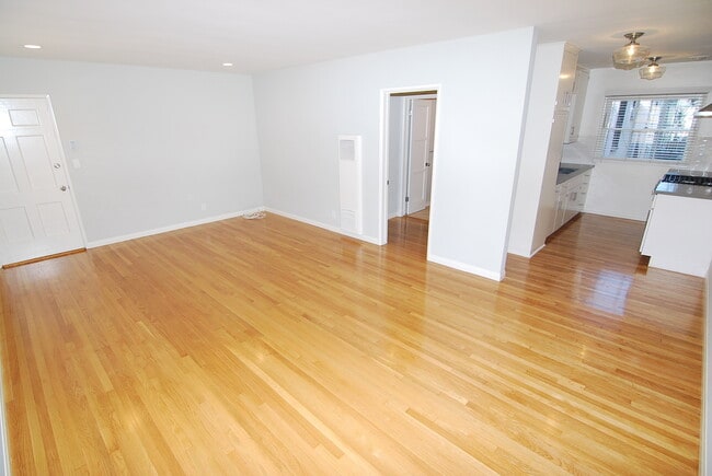 Building Photo - Spacious 1 Bedroom Downtown Long Beach Condo