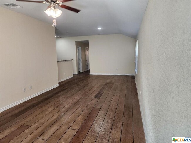 Building Photo - 546 Lost Trl