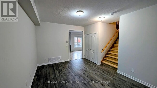 Photo du bâtiment - 10 Moore's Ct