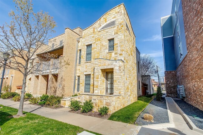 Building Photo - 1211 S Adams St