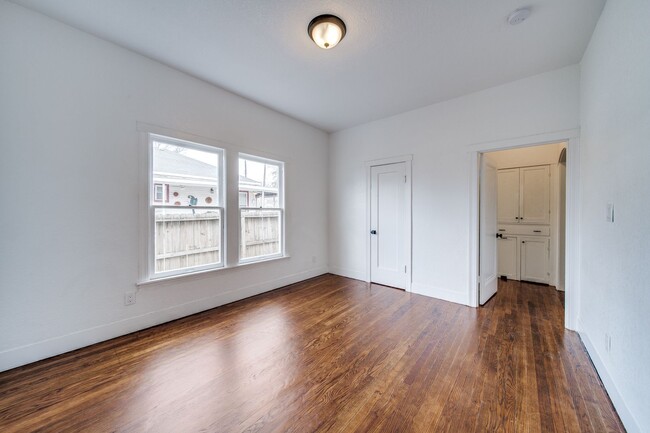 Building Photo - RENOVATED 2-BEDROOM DUPLEX IN TOBIN HILL