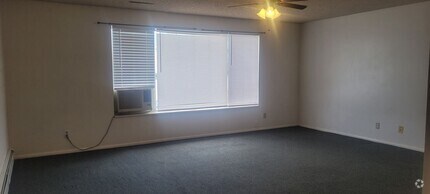 Building Photo - 745 1350 S
