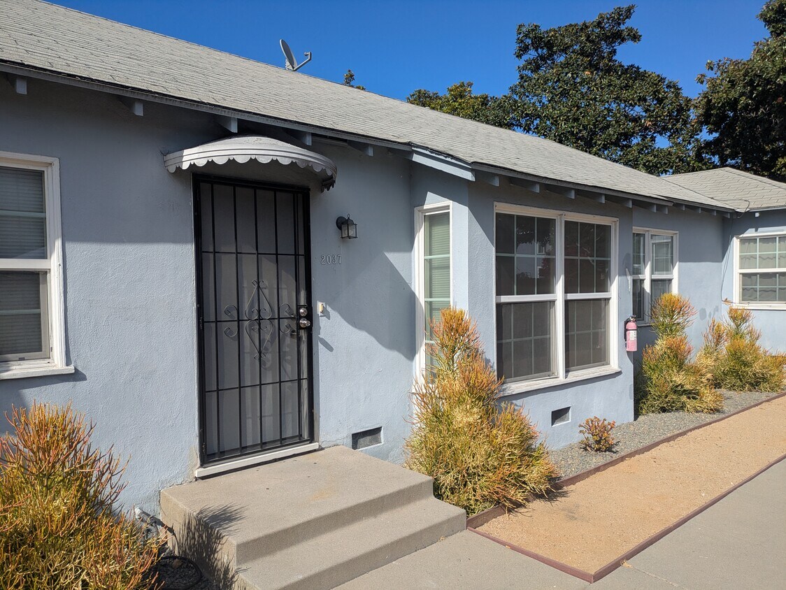 Foto del edificio - 2037 Magnolia Ave