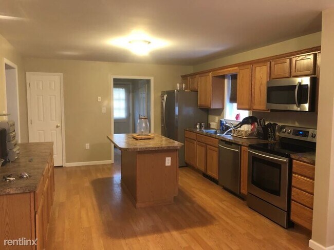Building Photo - 3 br, 3 bath House - 1008 Bear drive