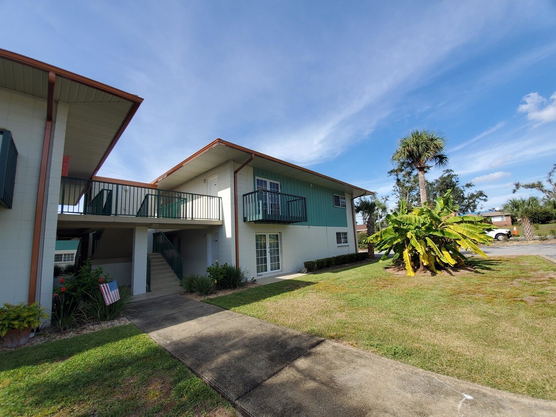 Foto principal - 2100 W Beach Dr