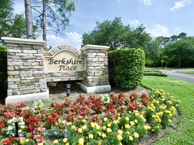 Building Photo - 12958 Vennetta Way