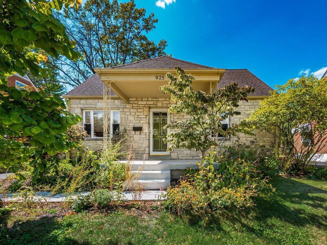 Foto principal - 925 S Chesterfield Rd