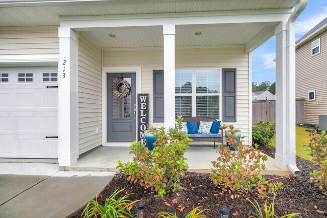 Building Photo - Spacious Summerville Home