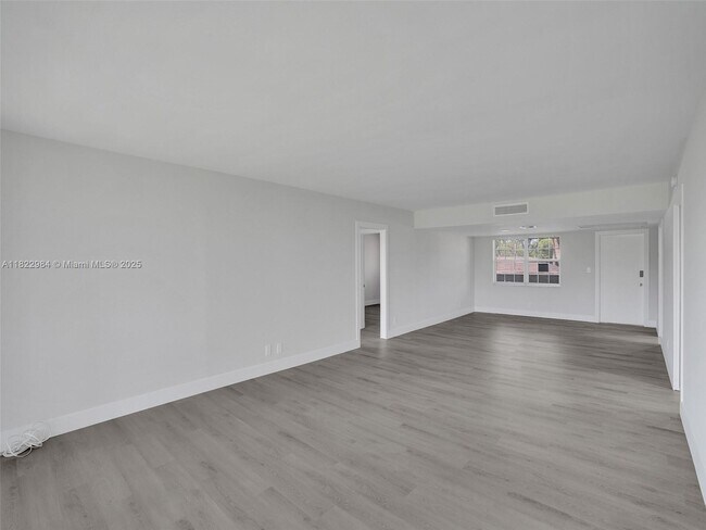 Foto del edificio - 3700 Oaks Clubhouse Dr