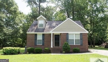 Building Photo - 1080 Maple Cir