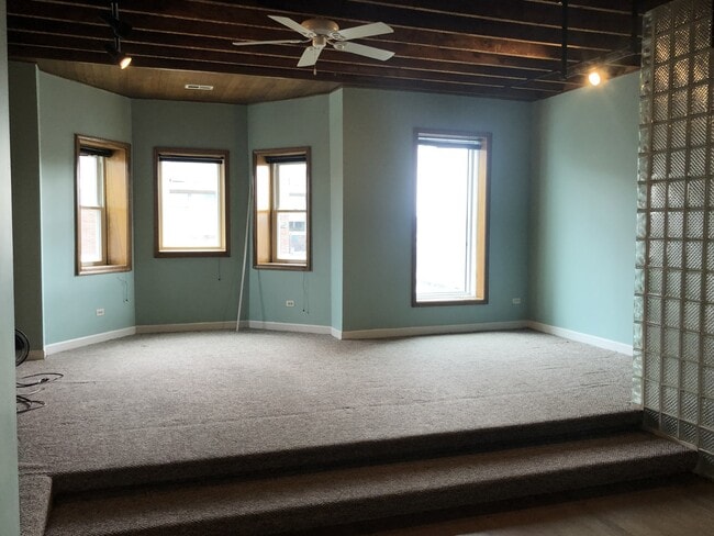 Building Photo - 2449 N Clybourn Ave