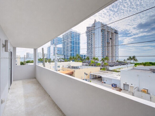 Foto del edificio - 6725 Harding Ave