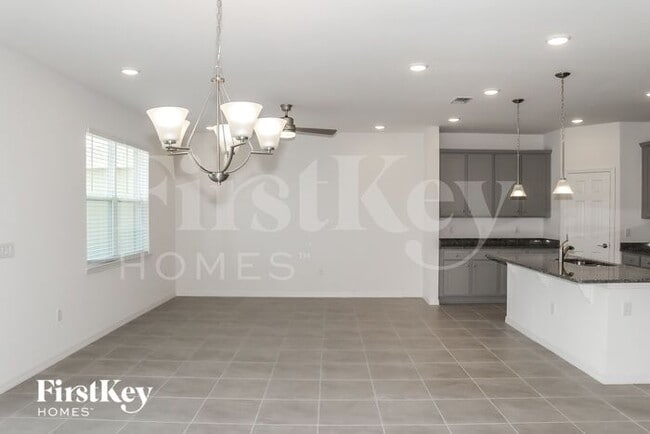 Foto del edificio - 3208 John Young Pkwy