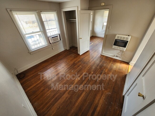 Building Photo - 811 1/2 E. 17th