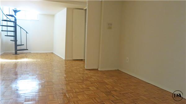 Building Photo - 305 E 94th St