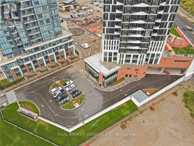 Building Photo - 25 Wellington St S