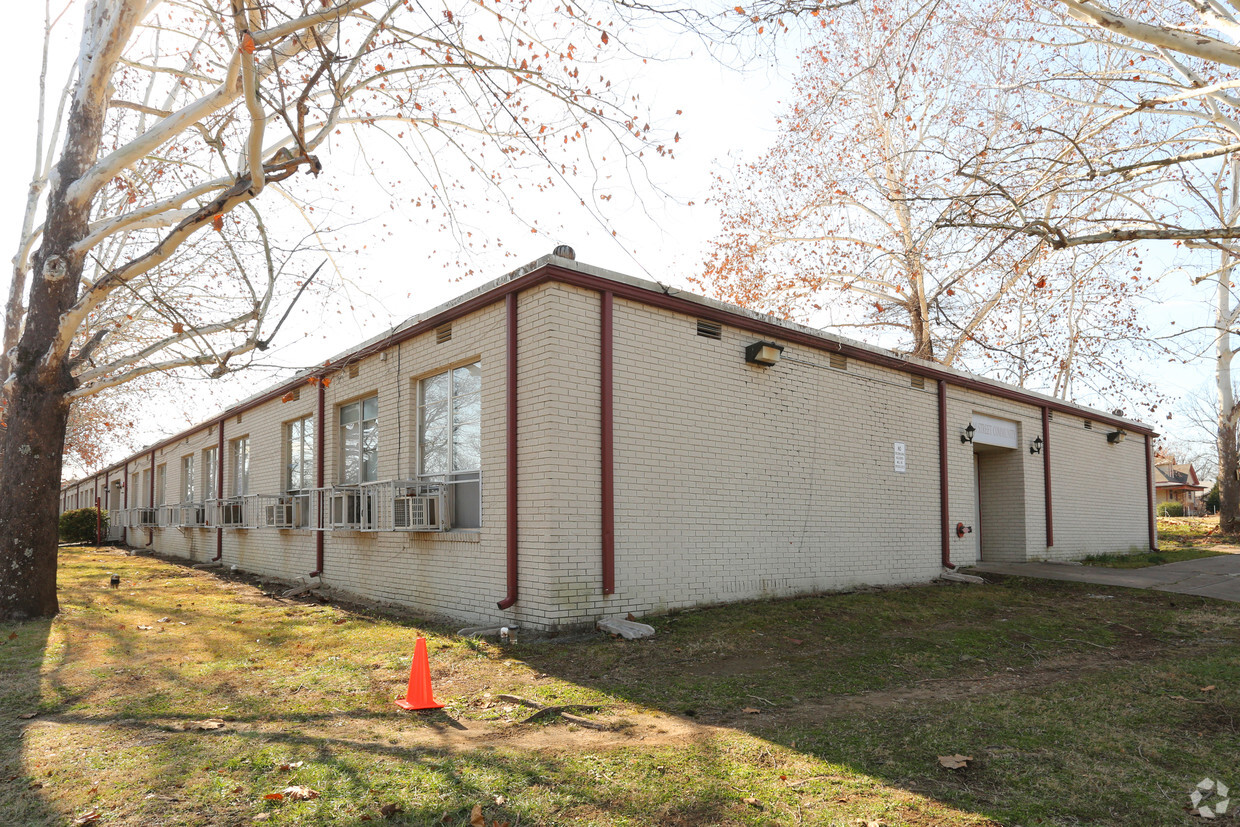 Primary Photo - Elm Street Community