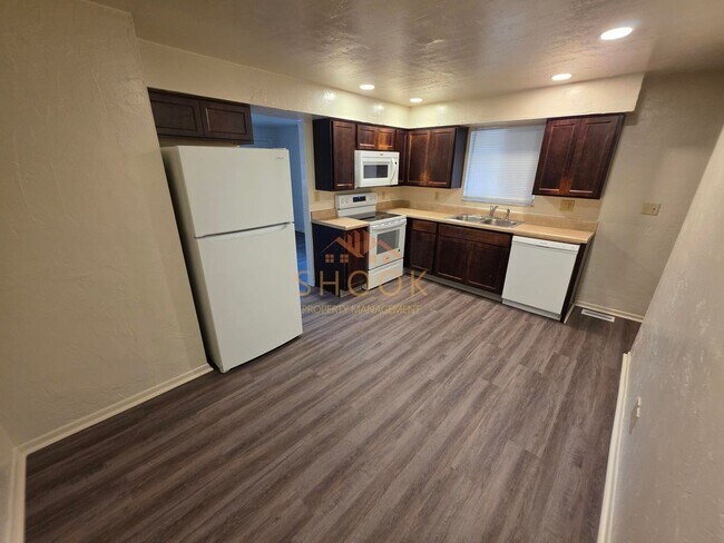 Foto del edificio - 1406/1408 Broadway St