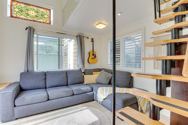 Building Photo - 466 Chestnut Ave