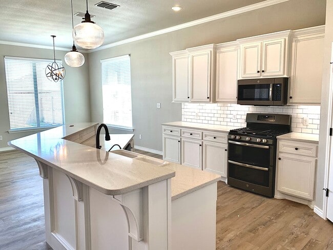 Building Photo - 9609 Hyden Ave