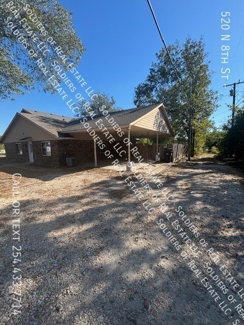 Building Photo - 520 N 8th St