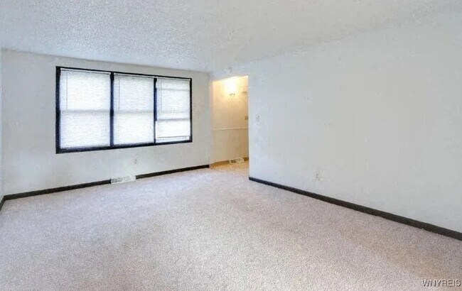 Foto del edificio - 22 W Summerset Ln