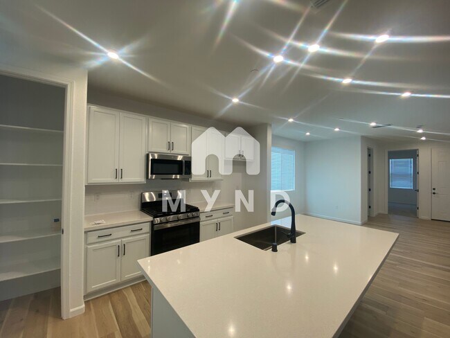 Building Photo - 3960 Valance Way
