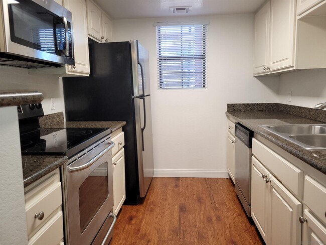 Foto del edificio - 12055 Alta Carmel Ct