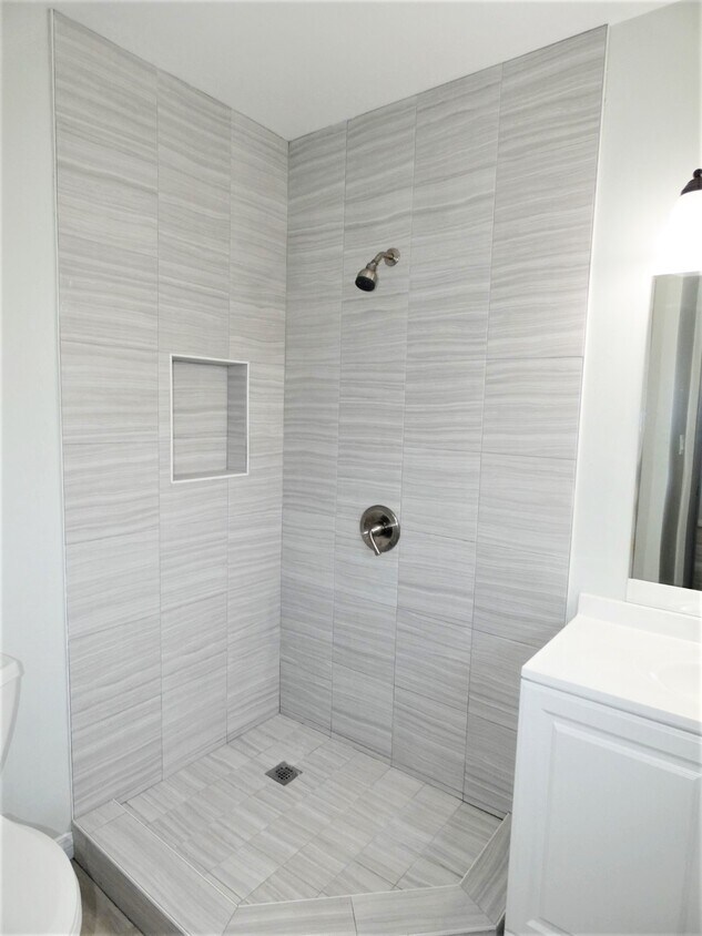 Primary Photo - 2713 W Rosecrans Ave