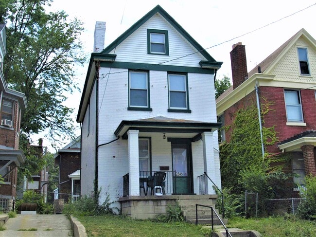 Building Photo - 2346 Stratford Ave