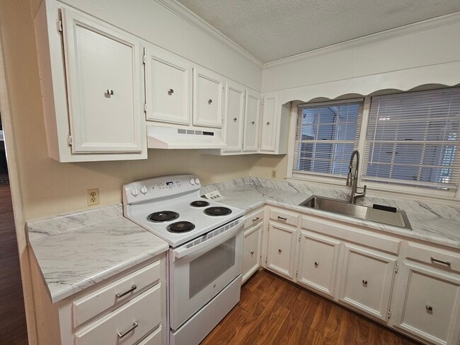 Building Photo - 4602 Norwich Rd