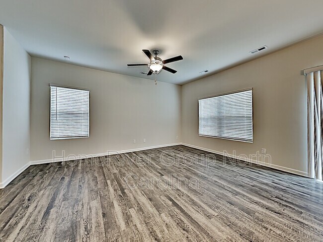 Foto del edificio - 12162 Old Dulin Farms Way
