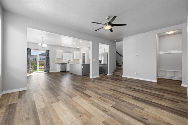 Foto del edificio - 3 bed, 3 bath with over 2000 sq ft!