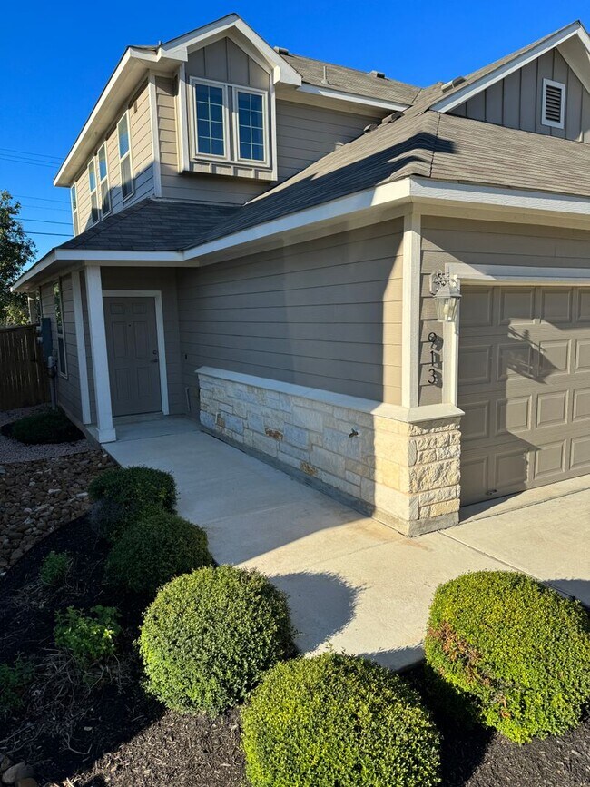 Foto del edificio - Fabulous Townhome Located minutes to Gruene and Downtown New Braunfels!