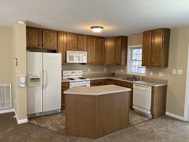 Building Photo - 21 Fort King Dr