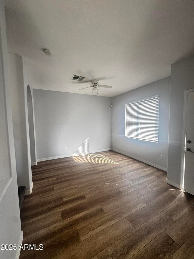 Foto del edificio - 618 E Mariposa Pl