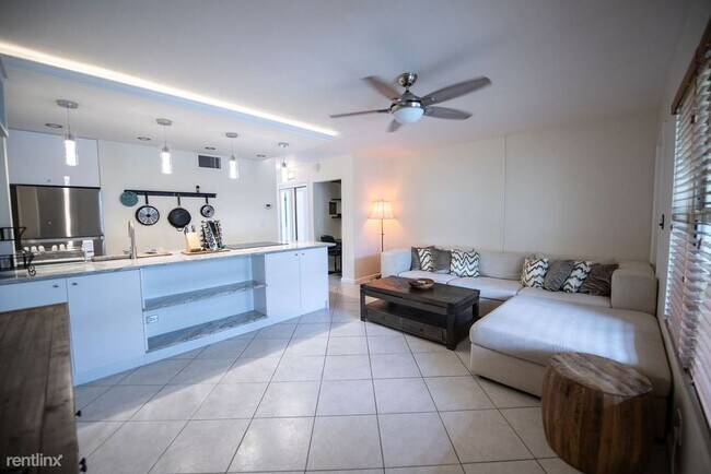 Foto del edificio - 1 br, 1 bath Condo - 1012 SE 15th St Apt 3