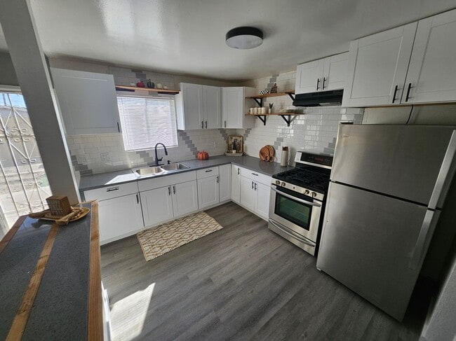 Building Photo - 96 E. Palomar