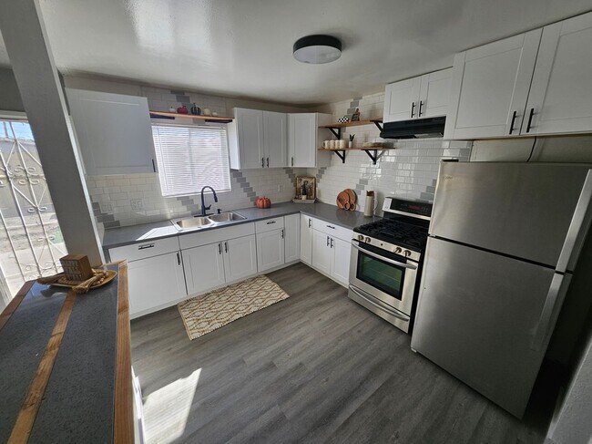 Foto del edificio - 96 E. Palomar