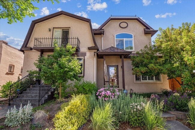 Spacious 3BD, 3.5BA Platt Park Home with Finished Basement and 2-Car Garage - Spacious 3BD, 3.5BA Platt Park Home with Finished Basement and 2-Car Garage