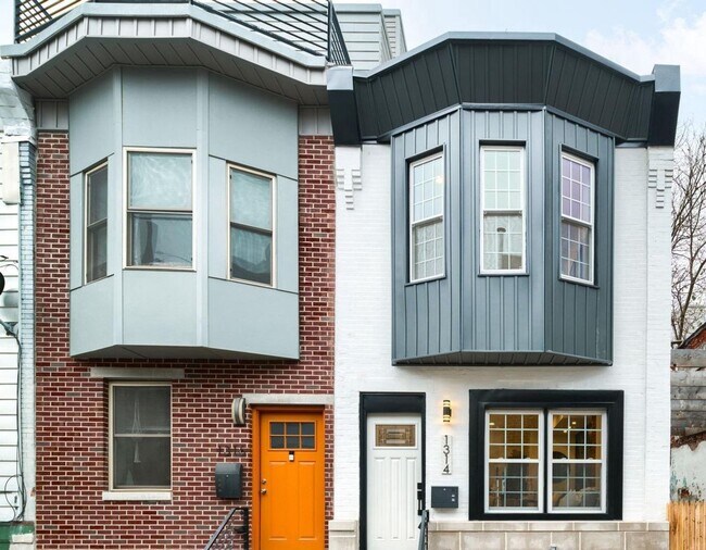 Foto del edificio - Stunning 3-Bedroom Townhouse with Finished...