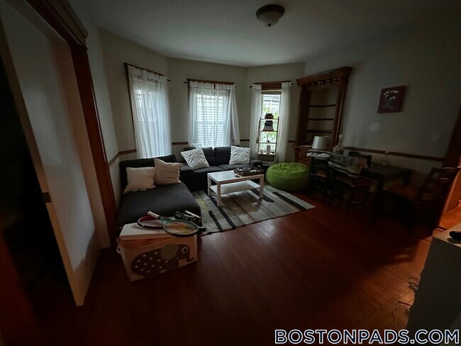 Foto del edificio - 92 Pearson Rd
