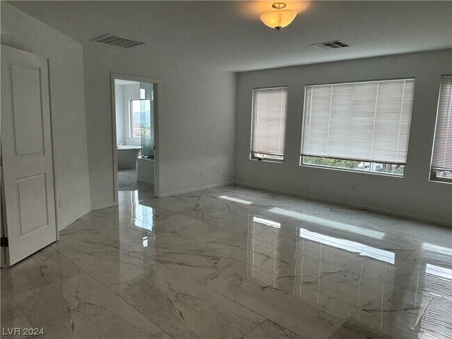Building Photo - 6449 Flying Horse Ct