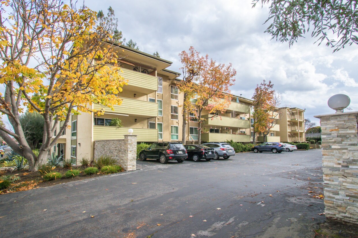 1033 Crestview Dr Unit 314, Mountain View, CA 94040 Condo for Rent in Mountain View, CA