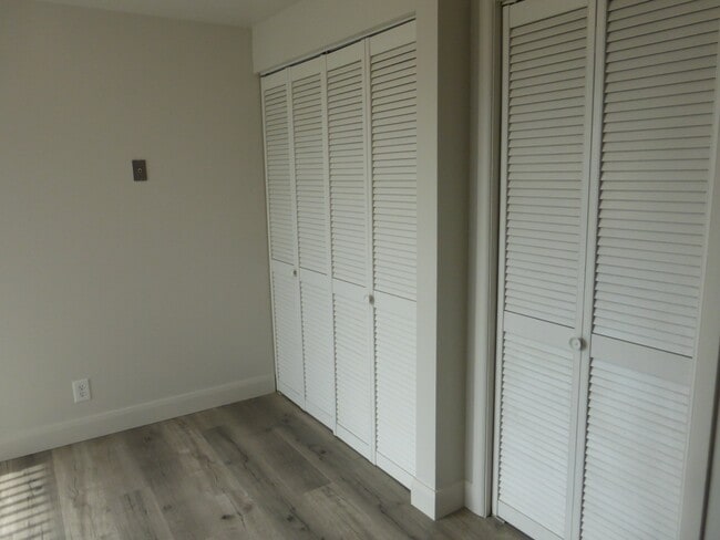 Building Photo - 475 Wall St