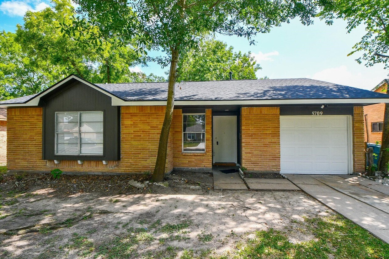 Foto principal - 5709 Arthington Ave