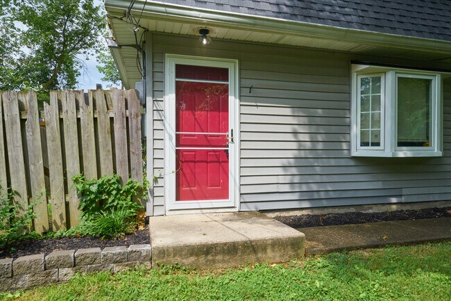 Building Photo - 10506 Combs Ave