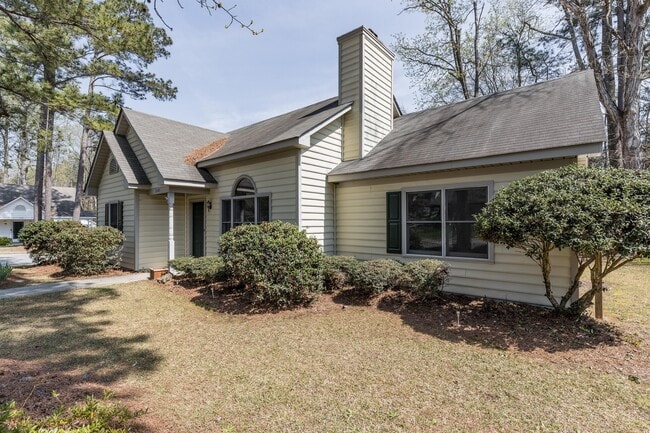 Foto del edificio - 2145 Tanglewood Rd